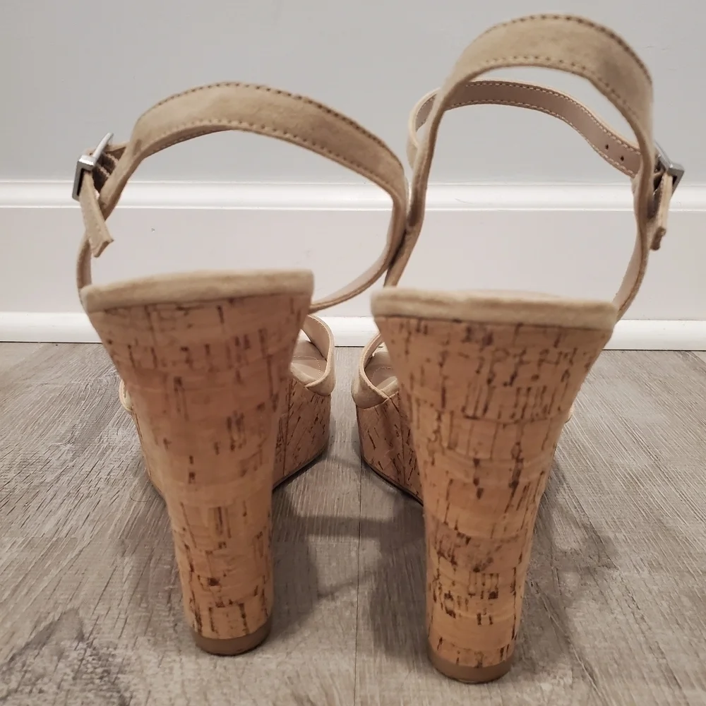 NEW Charles David Lambert Beige Wedge Sandals